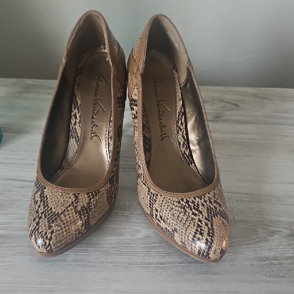 Gloria Vanderbilt Tan Snake Print Heels